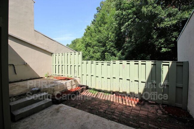 Foto del edificio - 215 Browning Ln