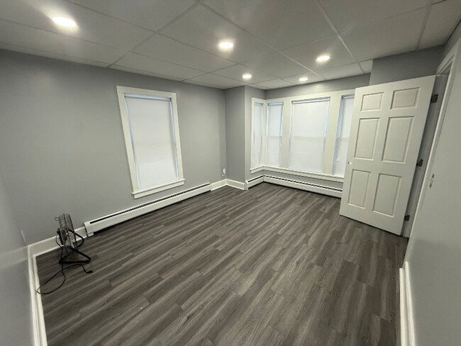 Building Photo - 168 Elm St