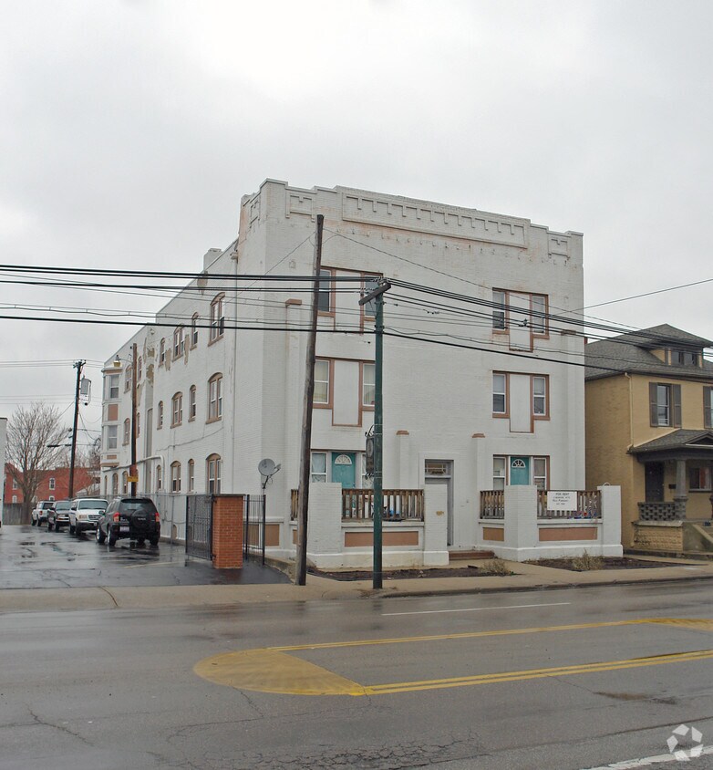 Primary Photo - 1032 Wayne Ave