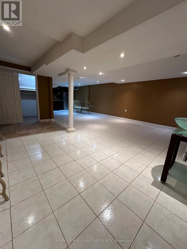 Building Photo - 6382 Donway Dr