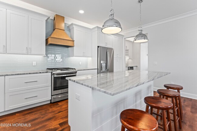 Building Photo - 95 Bay Ave