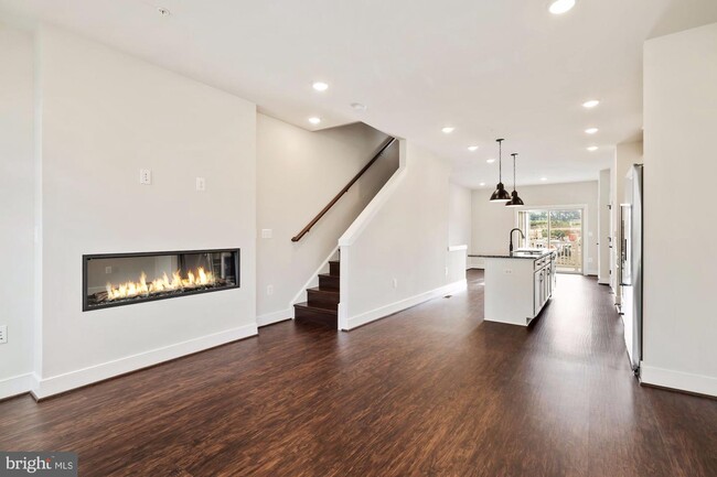 Building Photo - 124 Stowe Dr