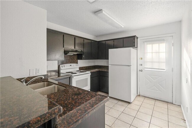 Foto del edificio - 14 West Dr