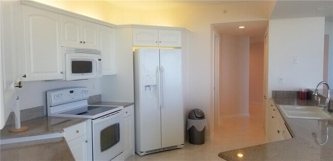 Building Photo - ANNUAL DIRECT OCEANFRONT 3 BEDROOM CONDO