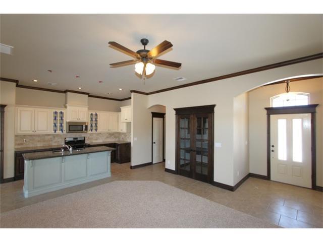 Building Photo - Transitional Home in The Grove Addition - ...