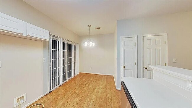 Foto del edificio - 1485 Cove Creek Cir