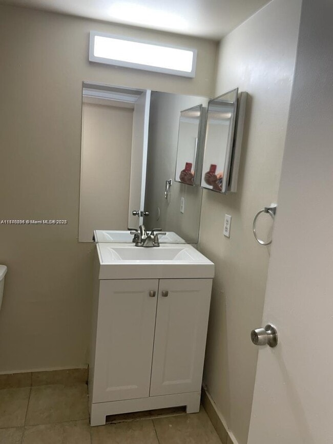 Foto del edificio - 6065 NW 186th St