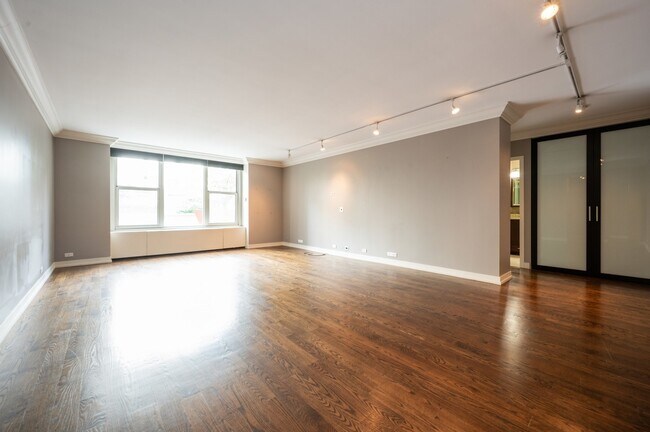 Foto del edificio - 1325 N State Pkwy