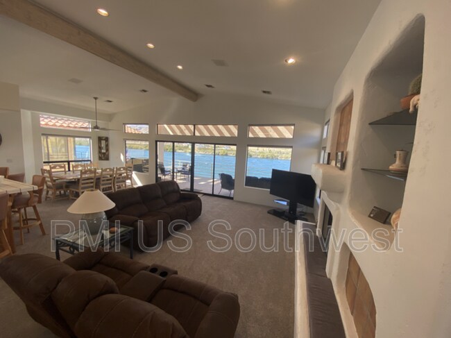 Foto del edificio - 627 Riverfront Dr