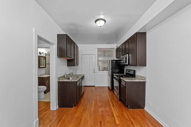 Building Photo - 3751 W Sunnyside Ave
