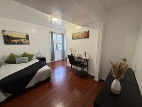 Building Photo - 68 E 200 S