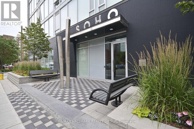 Building Photo - 300-1300 Lisgar St