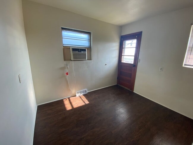 Building Photo - One Bedroom in Roxana