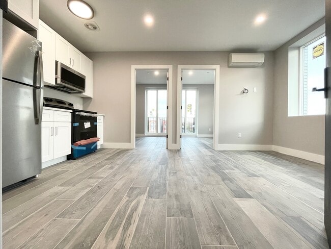 Building Photo - 681 Dumont Ave