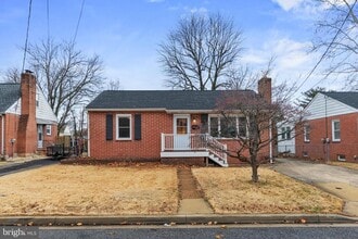 Building Photo - 304 Newfield Rd