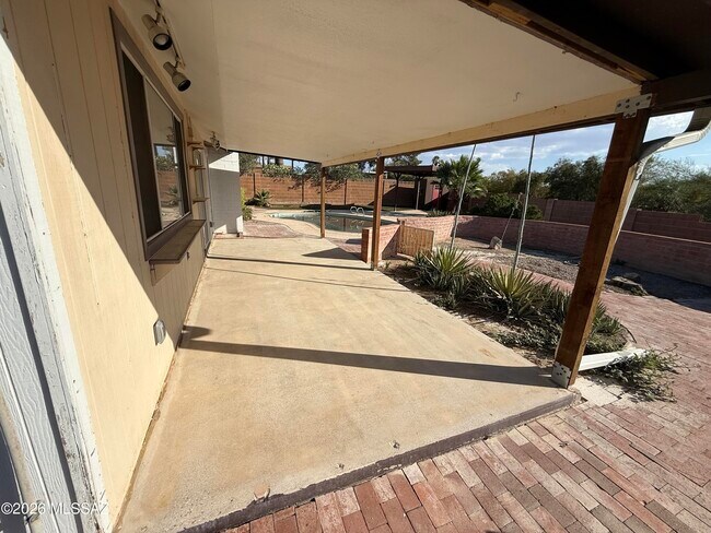 Foto del edificio - 625 N Brown Ave