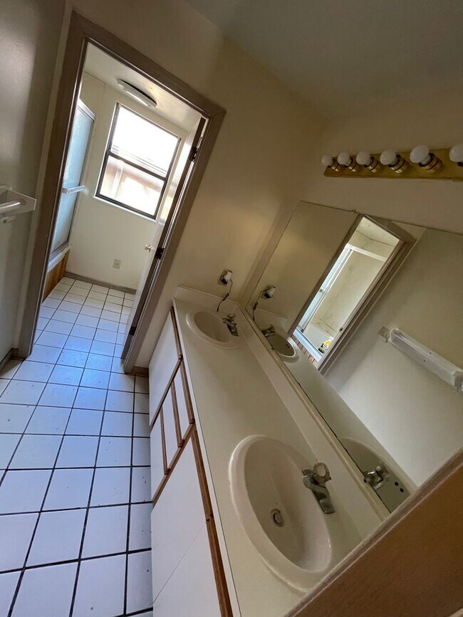 Foto del edificio - 194 E 14th Ave