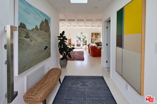 Foto del edificio - 3817 Surfwood Rd