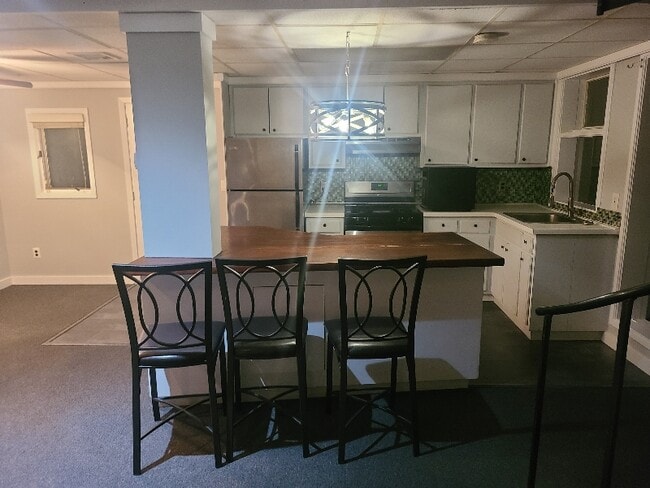 Building Photo - 16 Queen Rd