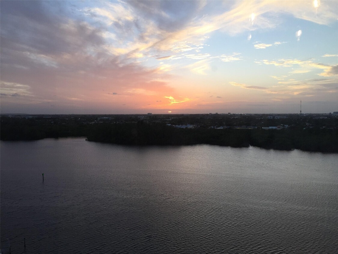 Primary Photo - 2121 N Ocean Blvd