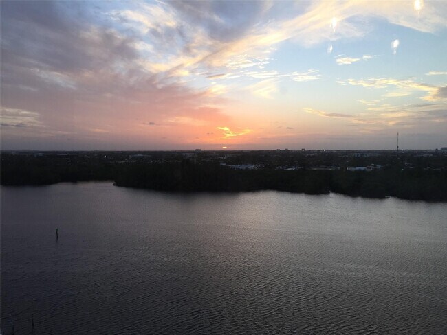 Foto del edificio - 2121 N Ocean Blvd