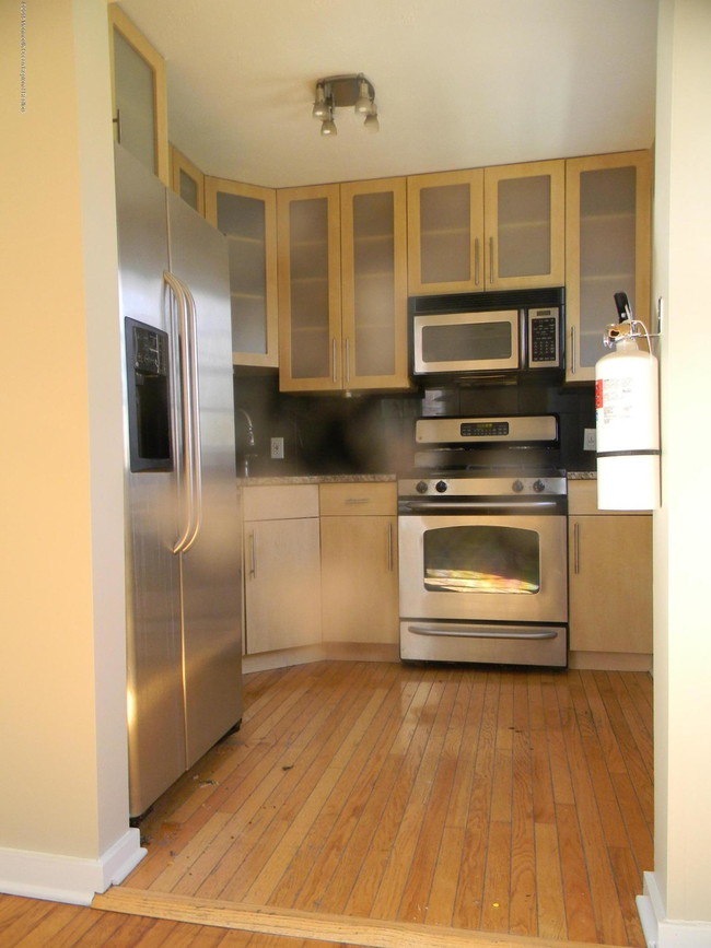 Building Photo - 20 St Nicholas Pl