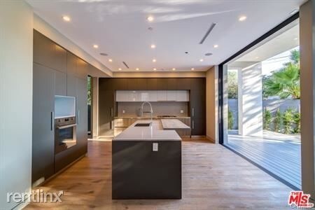 Foto del edificio - 637 N Crescent Heights Blvd