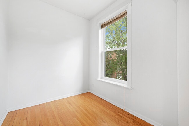 Perfect Den or Home Office - 2530 N Francisco Ave