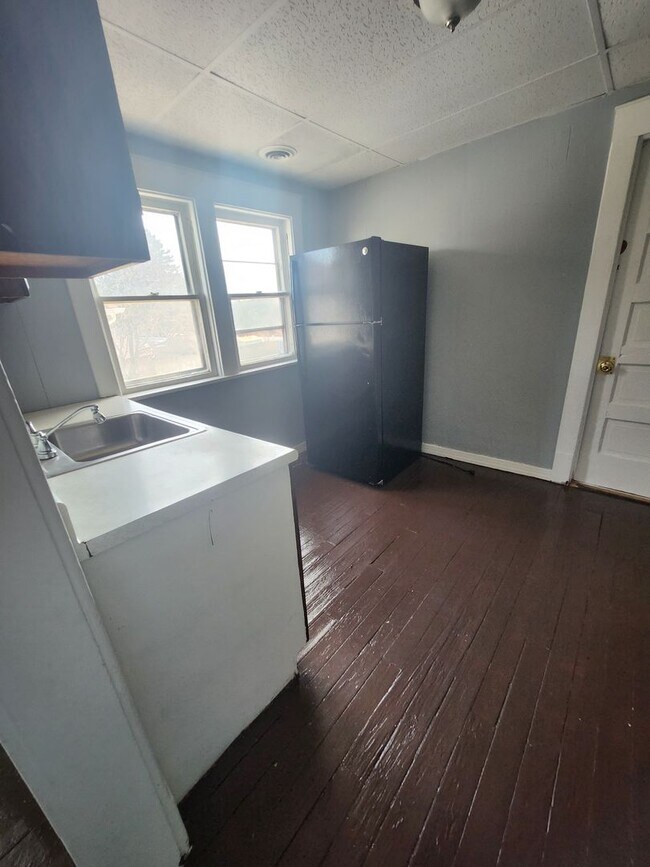 Foto del edificio - Upper 2 bedroom apartment