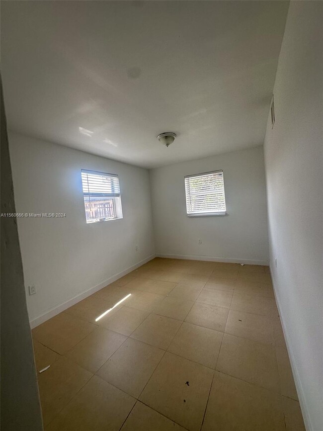Foto del edificio - 716 NW 14th Way