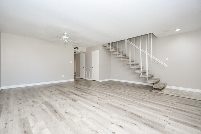 Foto del edificio - 6111 Fondren Rd