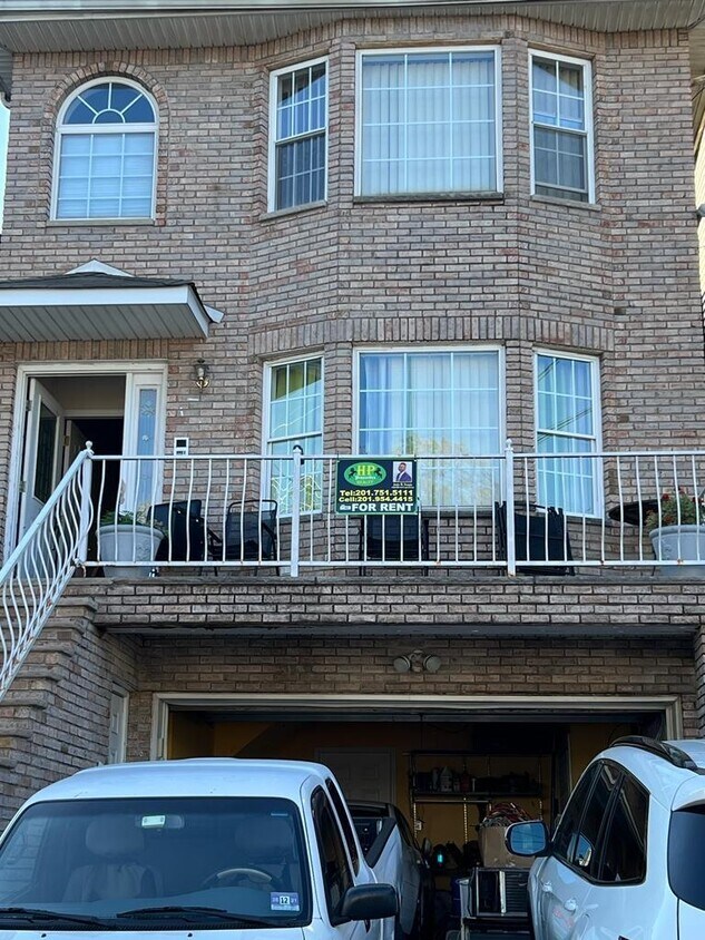 Foto principal - 325 Arlington Ave