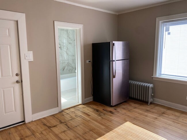 Building Photo - 8707 S Manistee Ave