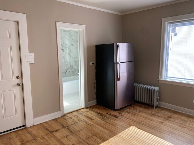 Building Photo - 8707 S Manistee Ave