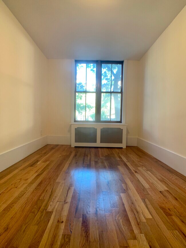 Foto del edificio - 156 W 77th St