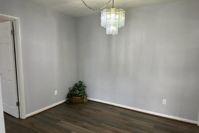 Building Photo - 2812 Georgetown Dr