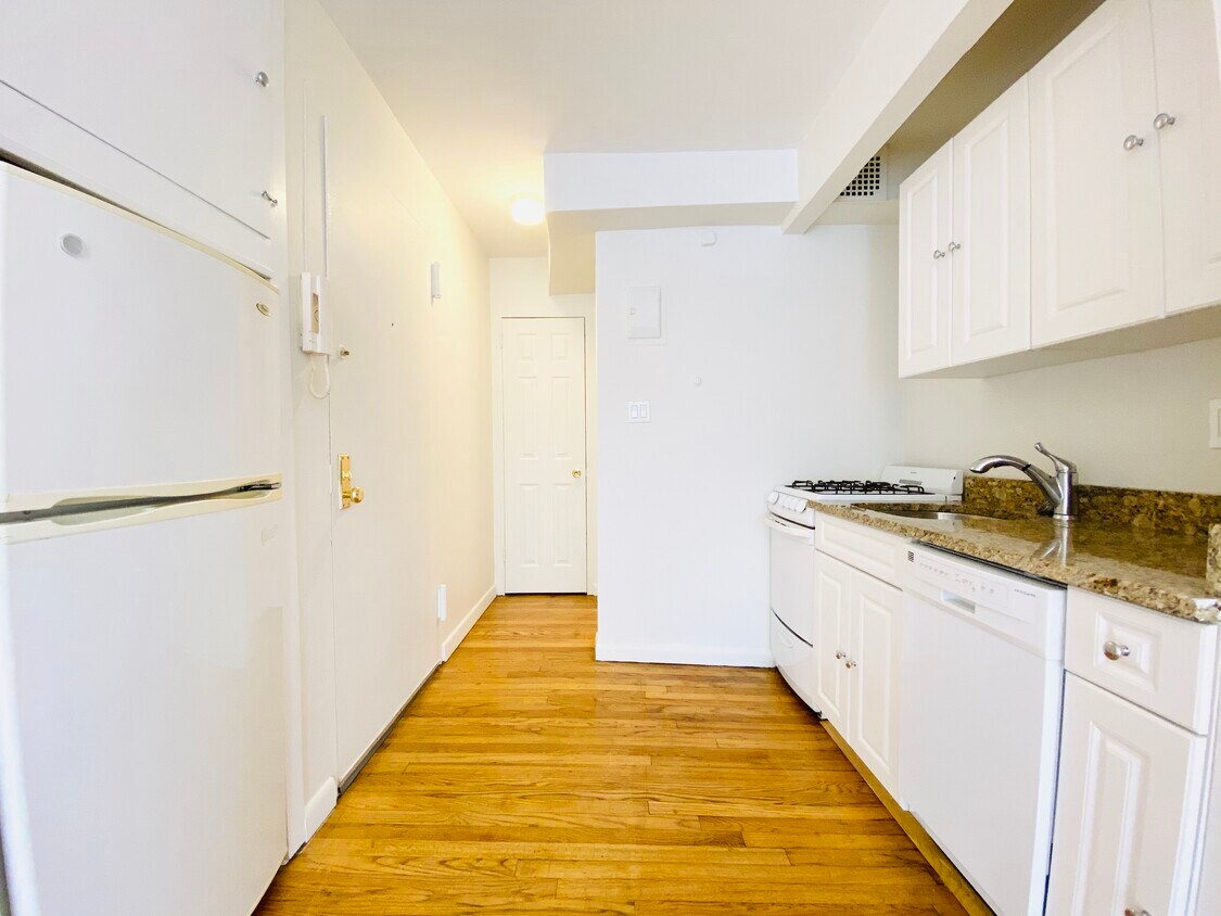 Primary Photo - 260 W 27th St