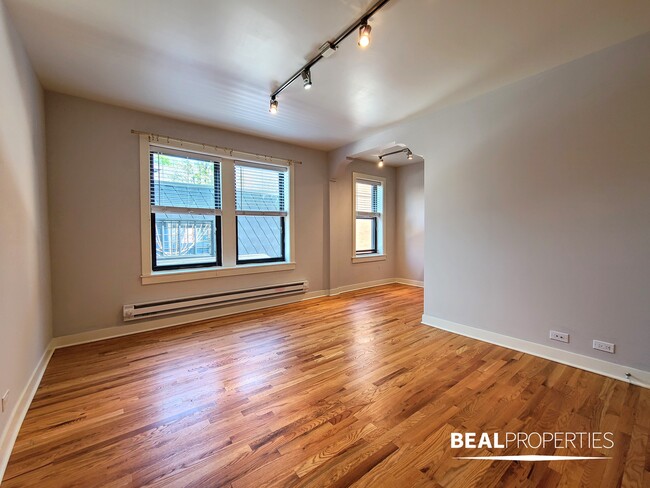 Foto del edificio - 2420 N Kedzie Ave