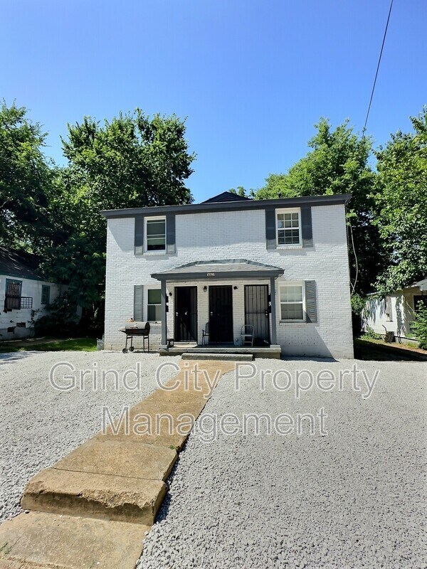 Foto principal - 3042 McAdoo Ave