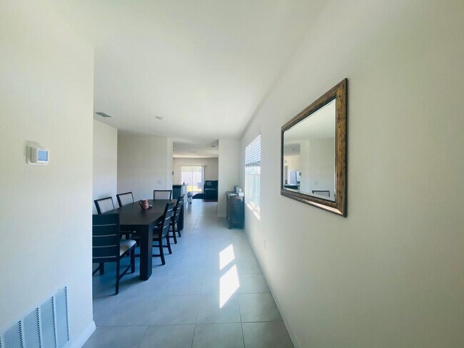 Foto del edificio - Nearly NEW 3 Bed 2 Bath Single Family Home!!