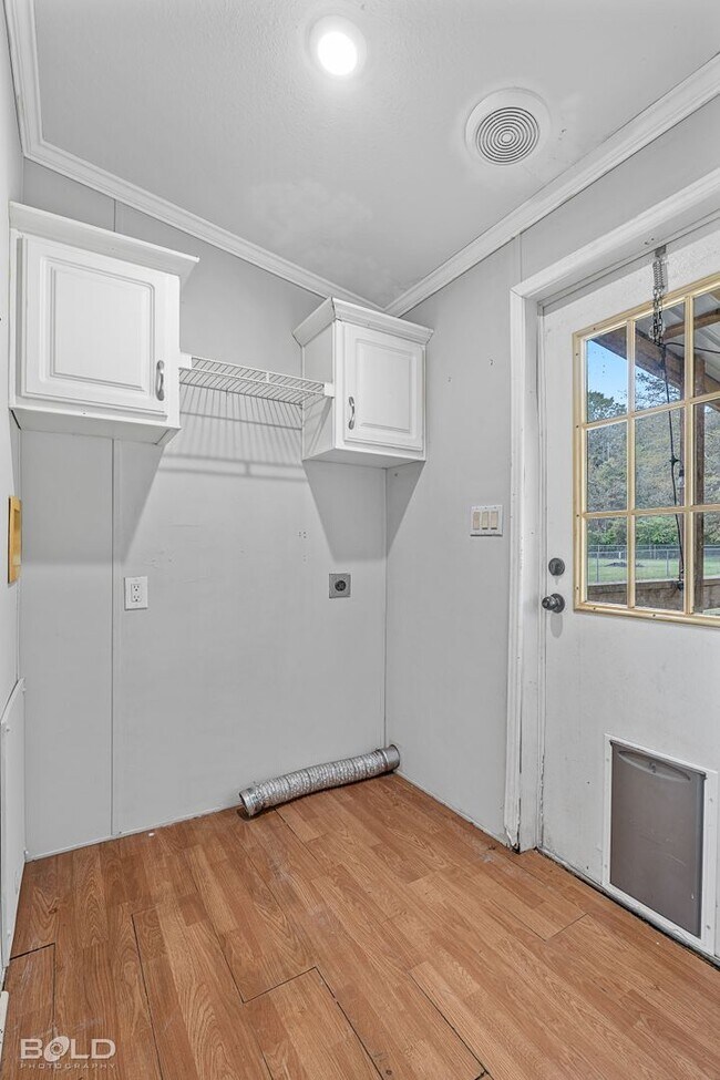 Building Photo - Country LIving!!