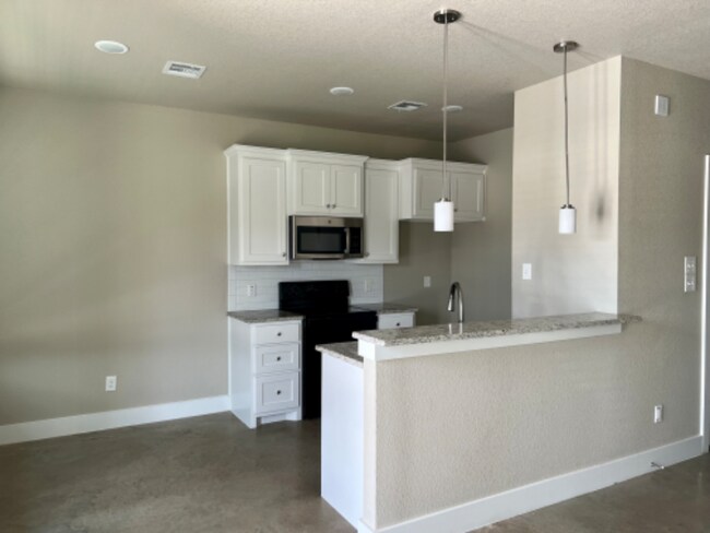 Building Photo - 3225 Belmont Dr