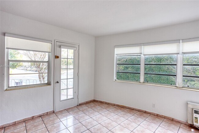 Foto del edificio - 1925 Washington Ave