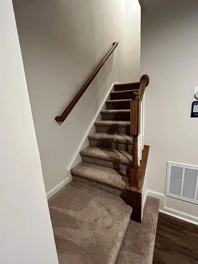 Foto del edificio - 2596 Grantham Place Dr