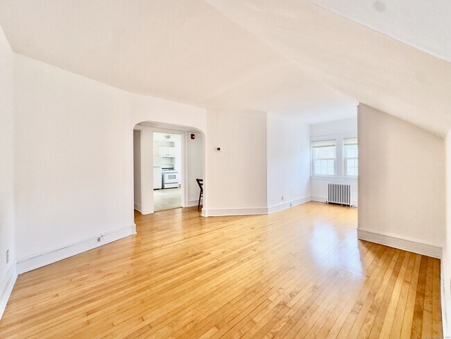 Building Photo - 53 Treat Ave