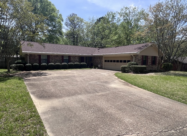 Photo - 103 Cherokee Dr House
