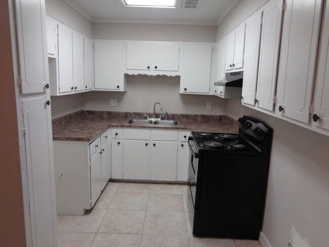 Building Photo - 110 Dogwood Heights