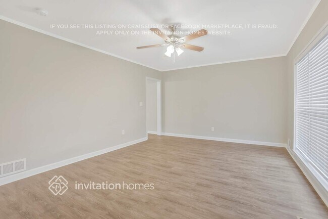 Foto del edificio - 2145 Green Forrest Dr