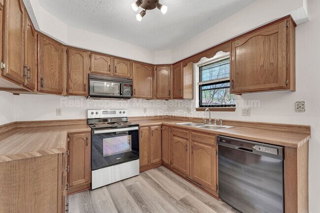 Building Photo - 2240 S Kansas Ave