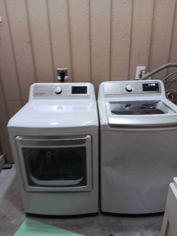 Building Photo - 140 Bleecker St